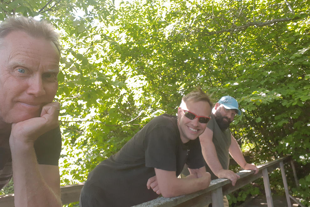  Åtgärdssamordnare Anders Fröberg och Dennis Wiström, längst till höger Markus Nord naturum Västervik.