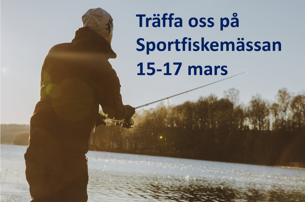 Fiskare med spö vid sjö samt text Träffa oss på Sportfiskemässan 15-17 mars