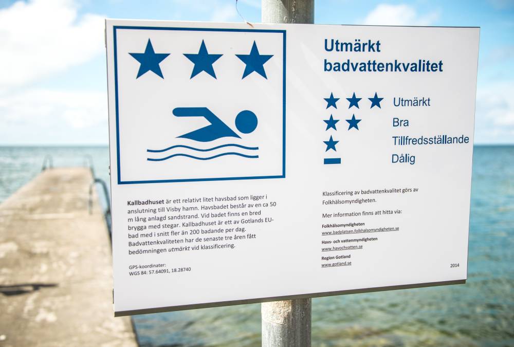 Example sign. Excellent bathing water quality.
