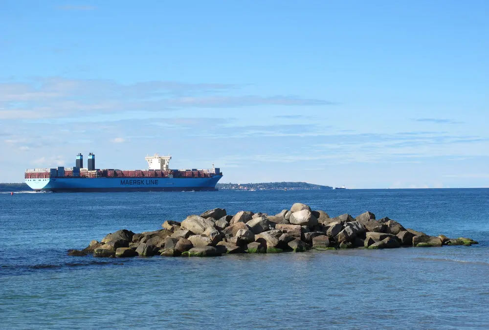 fraktfartyg på havet