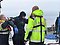 Dykare får hjälp med utrustningen. Foto: Lena Olsson Kavanagh. Bild 19