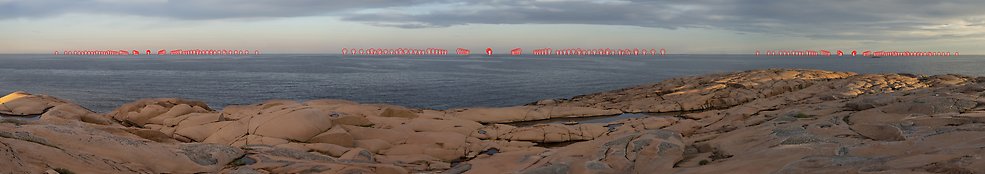 Kumulativt fotomontage med tre likstora anläggningar 25 km från kusten. Avstånd mellan anläggningarna är 10 km. Markeringen visar roterande rotorblad. 